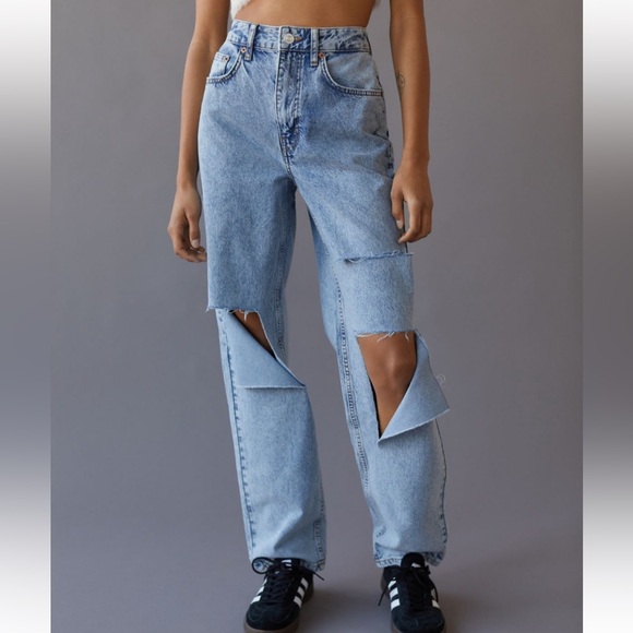 Urban Outfitters Destroyed High Rise Baggy Jeans Light Wash - Picture 2 of 8